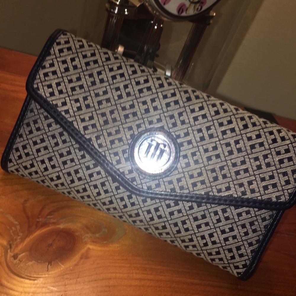 Tommy Hilfiger Tri-fold wallet